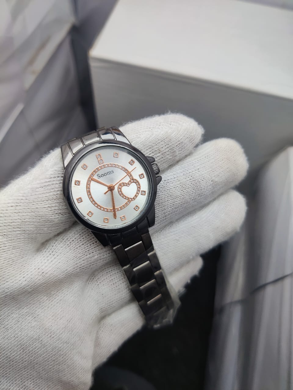 ooms Glamorous Black & White Crystal Heart Ladies Watch